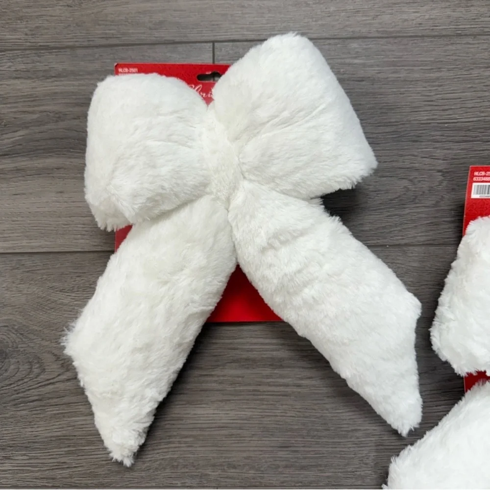 New! Set of 2 White Plush Dimensional Christmas Holiday Bows